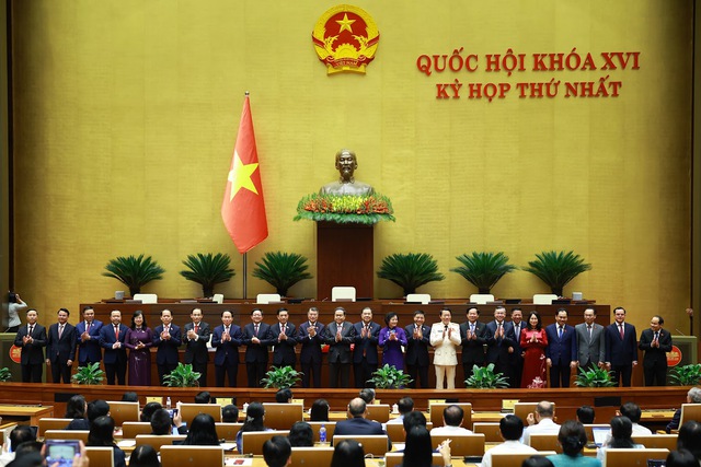 越南第十六届国会第一次会议决定6位政府副总理和政府其他组成人员- Ảnh 2.