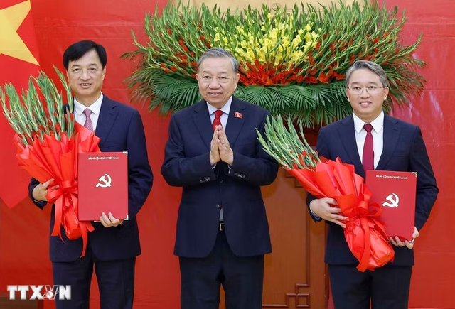 越共中央政治决定任命中央组织部部长和中央办公厅主任- Ảnh 1. 越共中央政治决定任命中央组织部部长和中央办公厅主任- Ảnh 1.