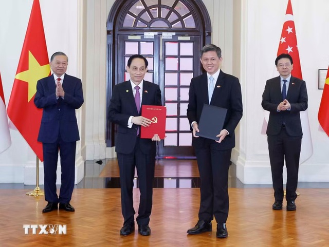 越南新加坡签署多个合作文件- Ảnh 1. 越南新加坡签署多个合作文件- Ảnh 1.