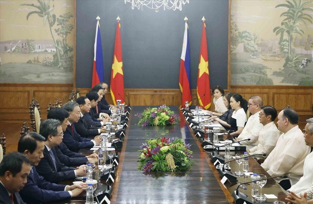 越共中央总书记、国家主席苏林同菲律宾总统费迪南德·罗慕尔德兹·马科斯举行会谈- Ảnh 2. 越共中央总书记、国家主席苏林同菲律宾总统费迪南德·罗慕尔德兹·马科斯举行会谈- Ảnh 2.