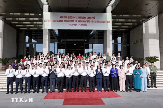 越南政府总理黎明兴和国会主席陈青敏会见各家媒体机构负责人- Ảnh 4. 越南政府总理黎明兴和国会主席陈青敏会见各家媒体机构负责人- Ảnh 4.