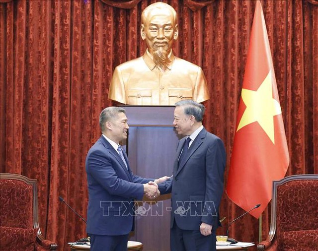 越共中央总书记、国家主席苏林会见美国代理海军部长高雄- Ảnh 1.