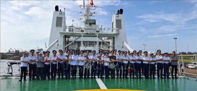 越南海警船对马来西亚进行友好访问- Ảnh 1.