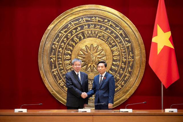 越南国会副主席阮尹英会见中国西藏自治区人大常委会副主任许成仓- Ảnh 1.