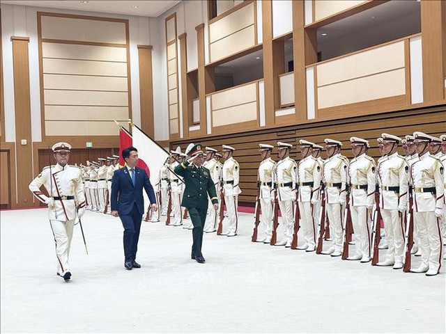 政府副总理兼国防部部长潘文江与日本防卫大臣举行会谈- Ảnh 1. 政府副总理兼国防部部长潘文江与日本防卫大臣举行会谈- Ảnh 1.