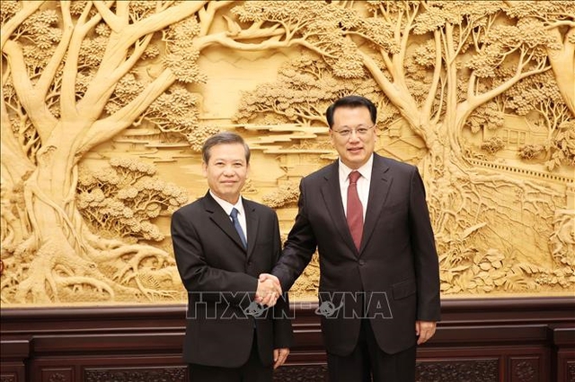 越共中央政治局委员、内政部长黎明智访问中国重庆市- Ảnh 1. 越共中央政治局委员、内政部长黎明智访问中国重庆市- Ảnh 1.