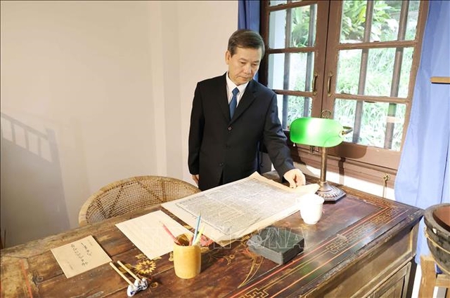 越共中央政治局委员、内政部长黎明智访问中国重庆市- Ảnh 2. 越共中央政治局委员、内政部长黎明智访问中国重庆市- Ảnh 2.