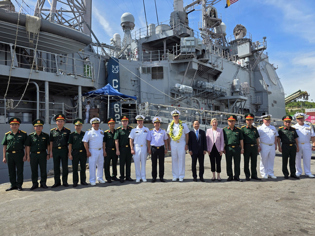 美国海军乔治·华盛顿号航空母舰访问越南岘港- Ảnh 3.