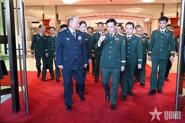 政府副总理、国防部长潘文江会见中共中央军事委员会副主席张升民- Ảnh 1.