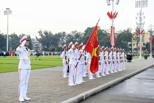 九.二国庆节：升旗仪式在巴亭广场隆重举行- Ảnh 3.