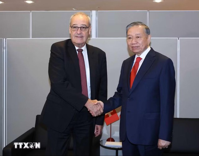 越共中央总书记、国家主席苏林会见出席第81届联合国大会的的部分国家领导人- Ảnh 2.
