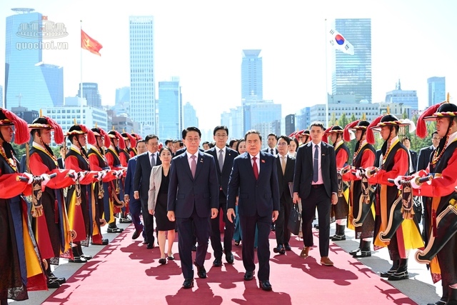 越南国会主席陈青敏与韩国国会议长赵正植举行会谈- Ảnh 1.