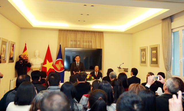 Chùm ảnh: Phó Thủ tướng Trần Lưu Quang thăm chính thức Tây Ban Nha - Ảnh 2.