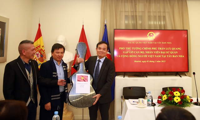 Chùm ảnh: Phó Thủ tướng Trần Lưu Quang thăm chính thức Tây Ban Nha - Ảnh 6.