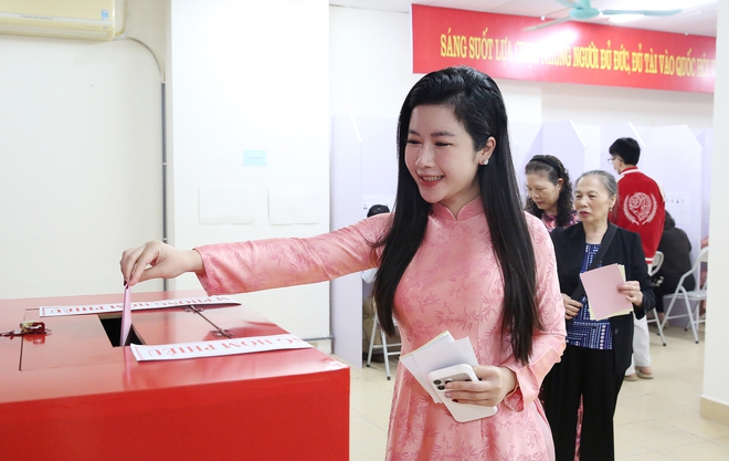 Chùm ảnh: Nhân dân Thủ đô hân hoan thực hiện quyền, nghĩa vụ trong ngày bầu cử- Ảnh 14.