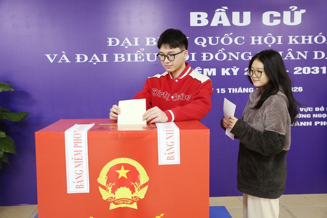 Chùm ảnh: Nhân dân Thủ đô hân hoan thực hiện quyền, nghĩa vụ trong ngày bầu cử- Ảnh 12.