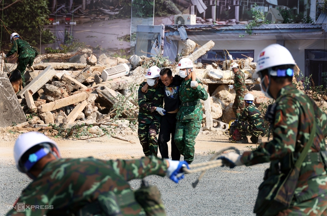 Viet Nam, Laos, Cambodia hold joint civil defense exercise- Ảnh 6.