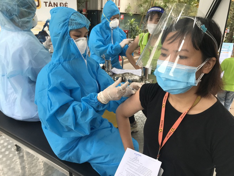 Tỉ lệ bao phủ mũi 1 vaccine cả nước đạt 99,9%, mũi 2 đạt 92,4% - Ảnh 1.