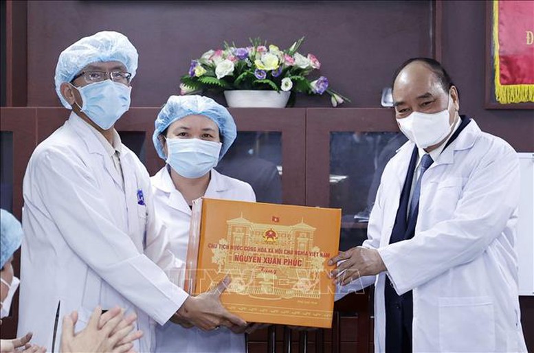Chủ tịch nước thăm, động viên lực lượng y tế tại Đà Nẵng - Ảnh 2.