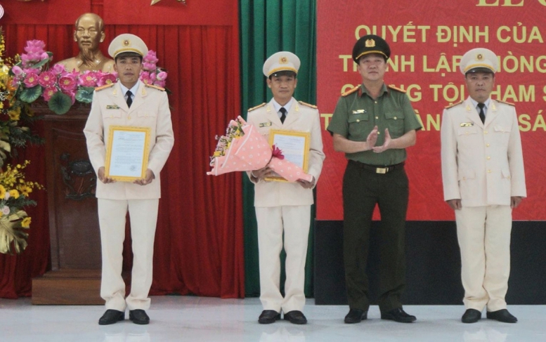 Công bố quyết định của Bộ trưởng Bộ Công an về công tác tổ chức, cán bộ - Ảnh 4.