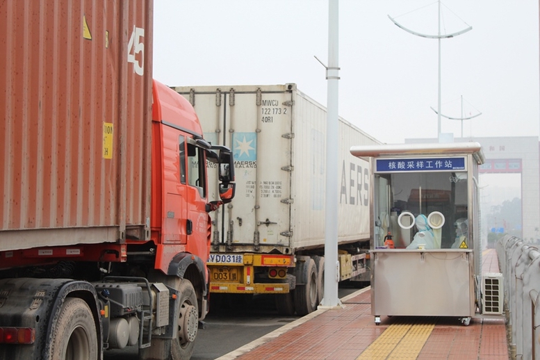 Quảng Ninh, Lào Cai: Tạm dừng tiếp nhận xe chở hoa quả tươi đến cửa khẩu - Ảnh 1.