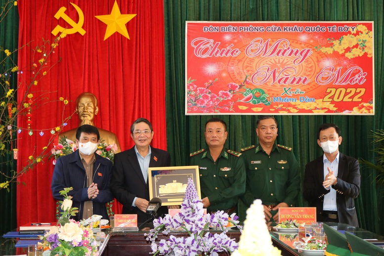 Lãnh đạo Quốc hội thăm, chúc Tết tại xã biên giới Pờ Y - Ảnh 2.