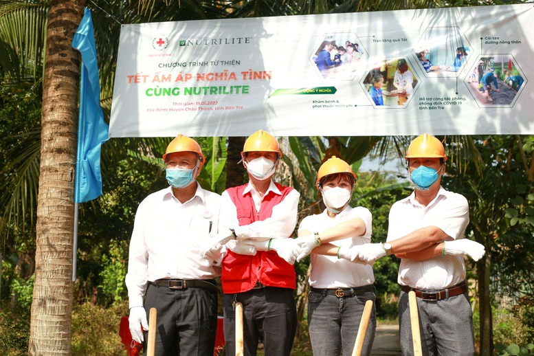 Nutrilite cùng Hội Chữ Thập đỏ TP.HCM khám bệnh miễn phí và tặng quả cho người nghèo - Ảnh 3.