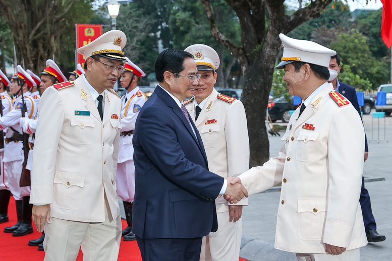 Thủ tướng dâng hương tưởng niệm Chủ tịch Hồ Chí Minh, thăm và chúc Tết tại tỉnh Thanh Hóa - Ảnh 6.