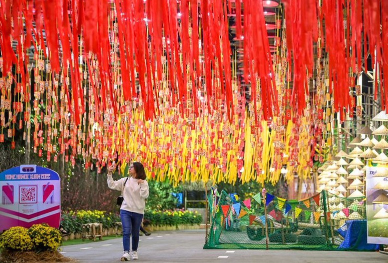 'Hành trình vàng son Tết Việt' - chuyến tàu từ quá khứ đến tương lai - Ảnh 2.