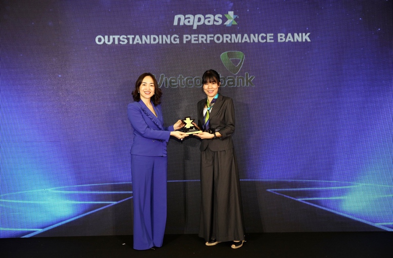 Vietcombank được đạt nhiều giải thưởng cho sản phẩm thẻ - Ảnh 1.