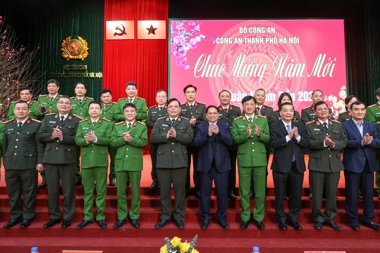 Thủ tướng Phạm Minh Chính: ‘Đi từng ngõ, gõ từng nhà, rà từng người xem có thiếu Tết’ - Ảnh 4.