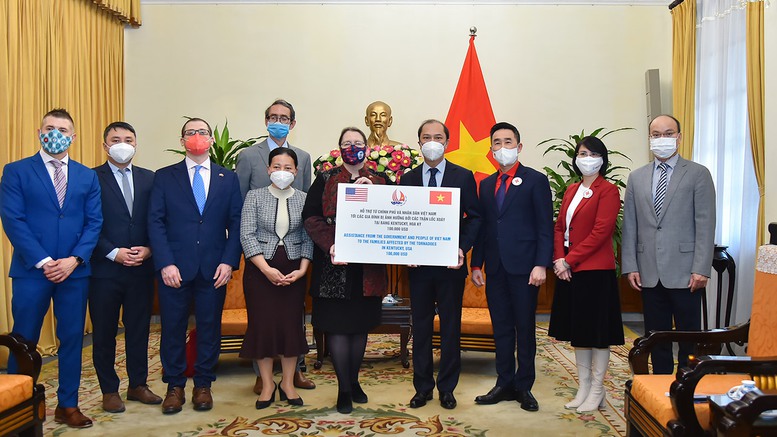 Việt Nam ủng hộ Hoa Kỳ khắc phục hậu quả thiên tai - Ảnh 1.