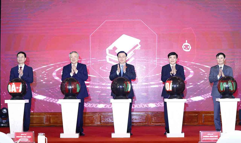 Chủ tịch Quốc hội dự lễ khởi động 4 ứng dụng CNTT trong lĩnh vực tòa án - Ảnh 2.