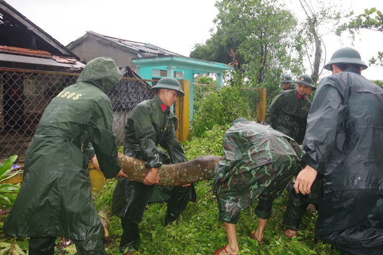 Chung sức khắc phục bão lũ tại miền Trung - Ảnh 4.