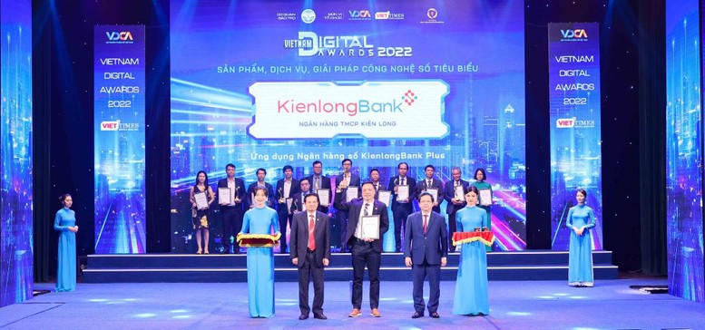 Ứng dụng KienlongBank Plus được vinh danh tại lễ trao giải thưởng &quot;Chuyển đổi số Việt Nam&quot; - Ảnh 1.