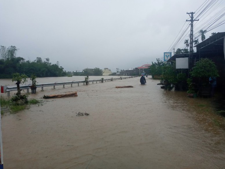 Thủ tướng Chính phủ yêu cầu chủ động ứng phó mưa lũ tại các tỉnh Trung Bộ  - Ảnh 1.
