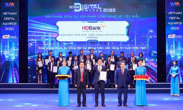 Đẩy mạnh chuyển đổi số, HDBank đạt giải thưởng Chuyển đổi số Việt Nam 2022 - Ảnh 1.