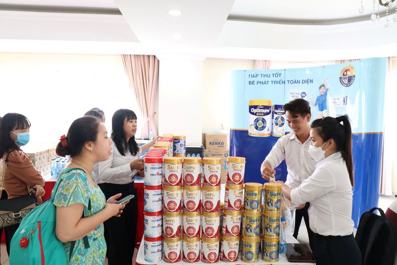 Vinamilk và CLB Điều dưỡng trưởng tổ chức tập huấn truyền thông sức khỏe dinh dưỡng cho người bệnh - Ảnh 2.