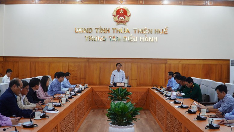 Chủ tịch UBND tỉnh Thừa Thiên Huế chỉ đạo 'nóng' ứng phó với mưa lũ - Ảnh 1.