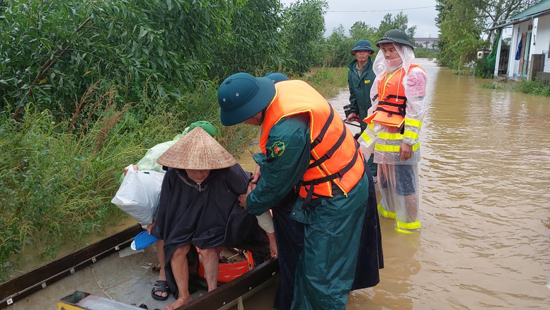 Thừa Thiên Huế: Gần 20 nghìn nhà ngập; lực lượng vũ trang sơ tán hơn 10 nghìn người dân - Ảnh 3.