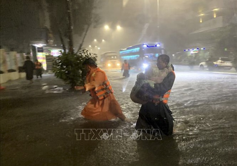 Thời tiết ngày 15/10: Trung Bộ tiếp tục có mưa to, có nơi mưa rất to