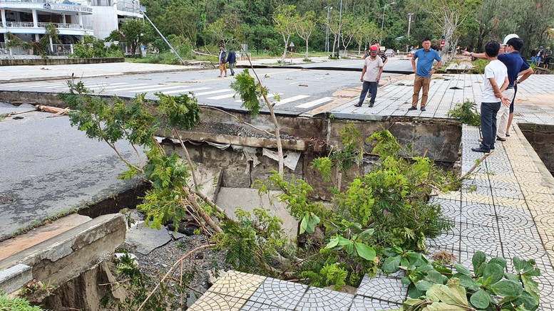 Đà Nẵng: Khẩn trương triển khai khắc phục thiệt hại sau bão số 5 và mưa lũ - Ảnh 6.