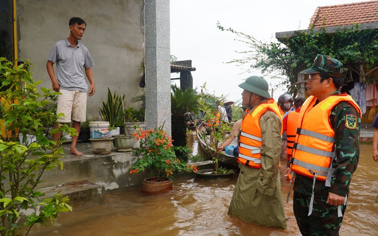 Lãnh đạo tỉnh Thừa Thiên Huế kiểm tra, chỉ đạo khắc phục hậu quả tại các vùng rốn lũ