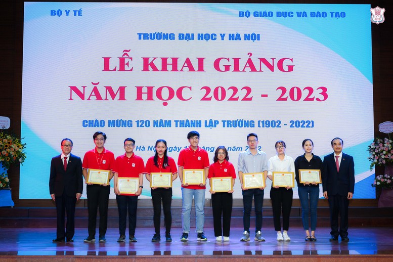 Quyền Bộ trưởng Y tế giao nhiệm vụ cho trường Đại học Y Hà Nội - Ảnh 2.