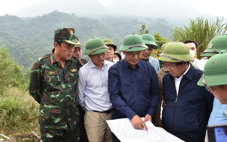 Phó Thủ tướng kiểm tra công tác khắc phục hậu quả mưa lũ tại miền Trung