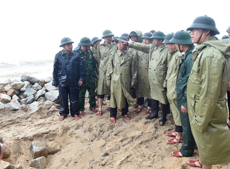 Phó Thủ tướng Lê Văn Thành thăm hỏi bà con vùng 'rốn lũ' Thừa Thiên Huế - Ảnh 5.