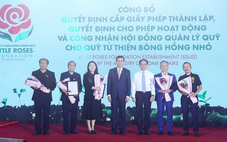 Quỹ từ thiện Bông Hồng nhỏ dành 73 tỷ đồng cho các hoạt động y tế, giáo dục