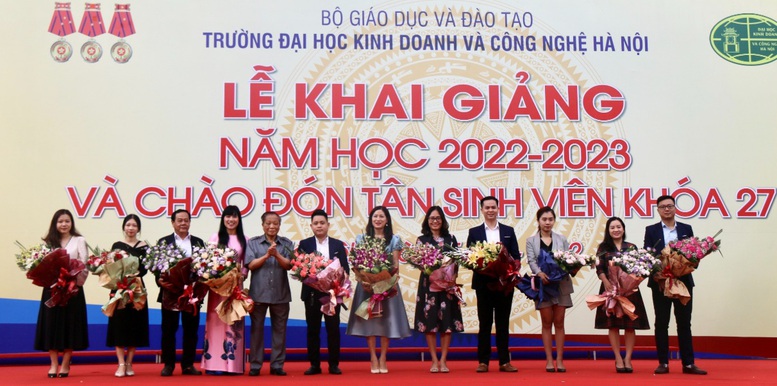 Trường Đại học KD&CN Hà Nội khai giảng năm học 2022-2023 - Ảnh 4.