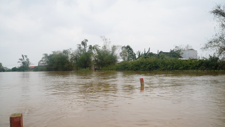 Miền Trung chủ động ứng phó với mưa lũ và thời tiết nguy hiểm trên biển - Ảnh 3.