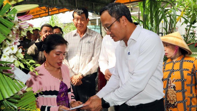 Vụ TNGT 4 người tử vong tại Bình Dương: Xe máy đi vào 'điểm mù' của xe đầu kéo - Ảnh 1.